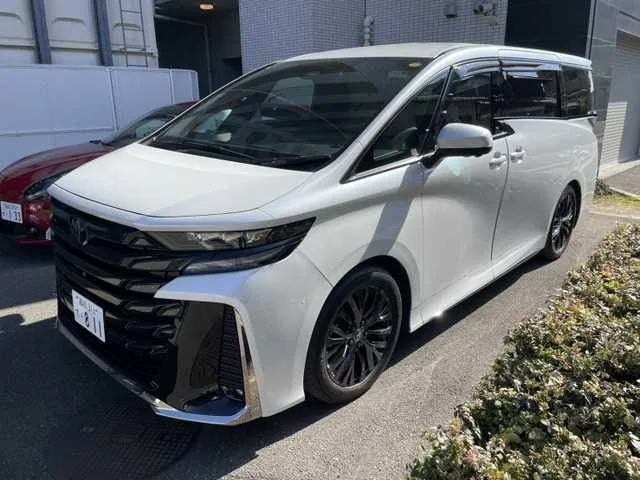 Toyota Vellfire 2023 — фото 1, купить с доставкой в Москву