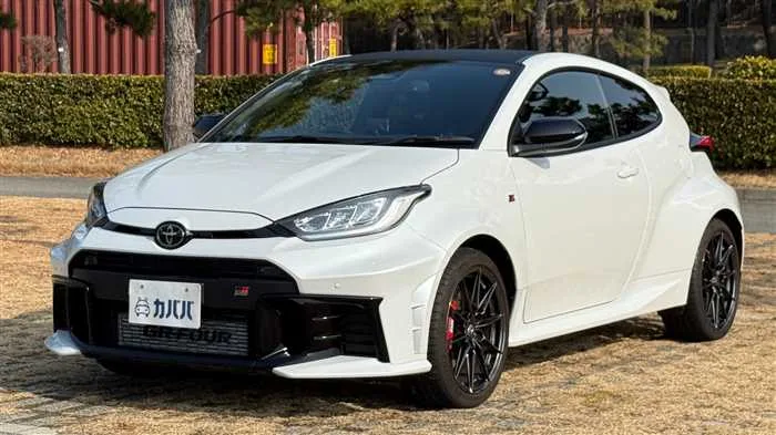 Toyota Yaris RZ 4WD 2025 — фото 1, купить с доставкой в Москву
