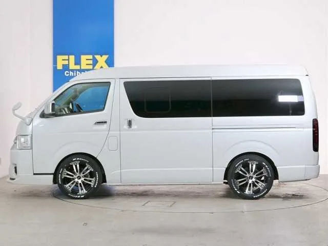 Toyota Hiace Wagon 2023 — миниатюра 3