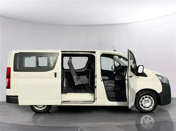 Toyota HIACE VAN 2024 — миниатюра 3