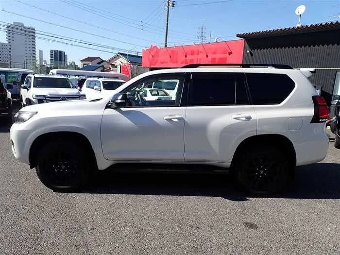 Toyota Land Cruiser Prado TX-L Matte Black Edition 2023 — миниатюра 2