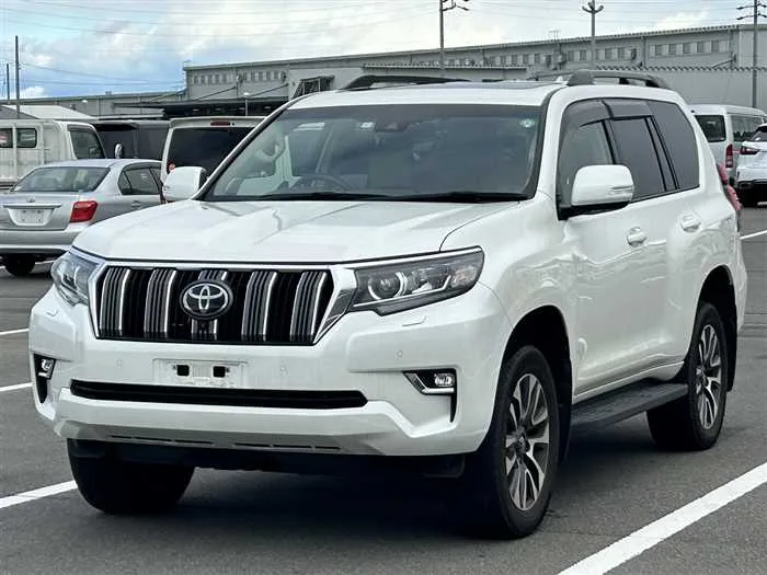 Toyota Land Cruiser Prado TX-L Package sunroof 2023 — фото 1, купить с доставкой в Москву