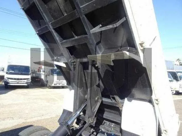 Isuzu Elf Truck 2023 — миниатюра 3