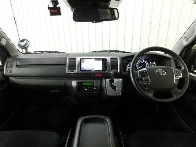 Toyota Hiace Van 2022 — миниатюра 4