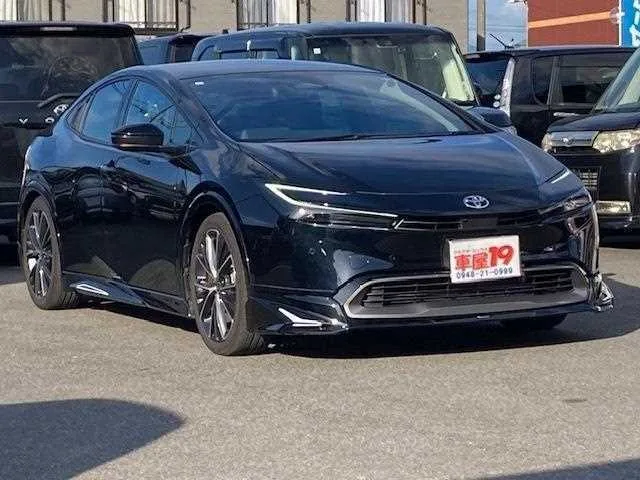 Toyota Prius 2023 — фото 1, купить с доставкой в Москву
