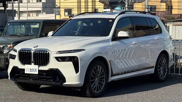 BMW X7 xDrive 40d M 2023 — фото 1, купить с доставкой в Москву