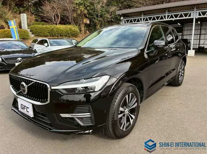 Volvo XC60 B5 AWD Momentum 4WD/Panoramic SR 2022 — фото 1, купить с доставкой в Москву