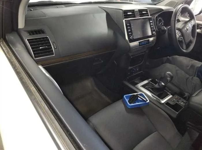 Toyota Land Cruiser Prado TX-L MODELISTA SUNROOF 7-SEATS 2023 — миниатюра 5