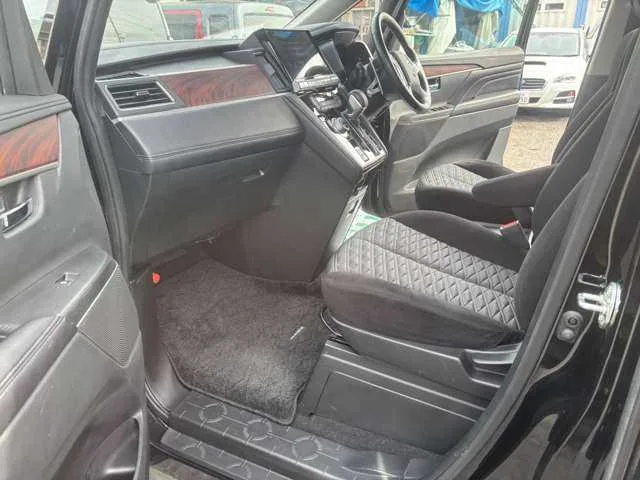Mitsubishi Delica D:5 2023 — миниатюра 4