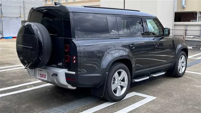 Land Rover Defender 130 D300 2023 — миниатюра 5