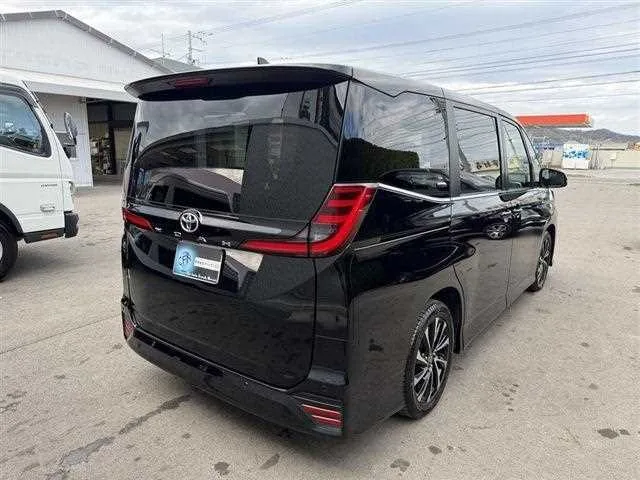 Toyota Noah 2024 — миниатюра 2
