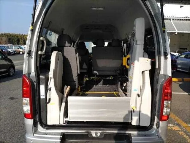 Toyota Hiace Van 2022 — миниатюра 4