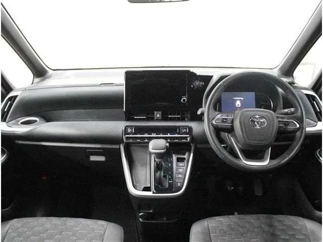 Toyota Voxy 2024 — миниатюра 2