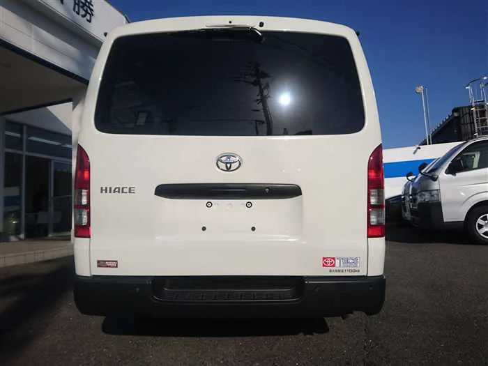 Toyota Hiace Van 2022 — миниатюра 3