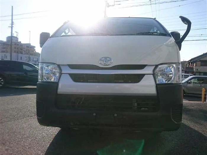 Toyota Hiace Van 2022 — миниатюра 5