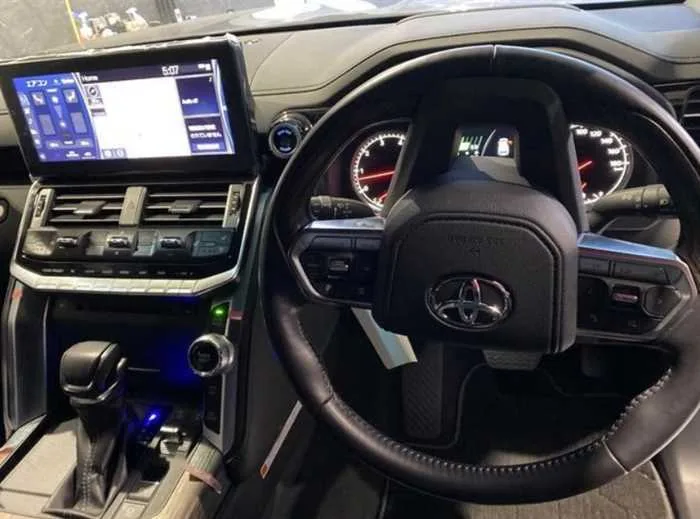 Toyota Land Cruiser ZX DIESEL*JBL* 2022 — миниатюра 5
