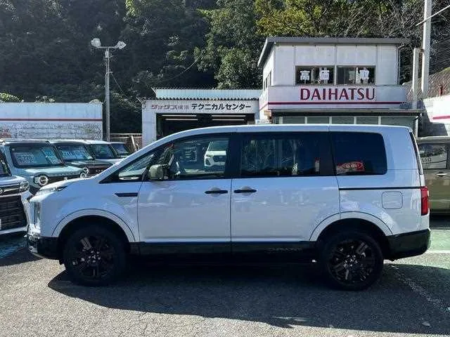 Mitsubishi Delica D:5 2024 — миниатюра 4