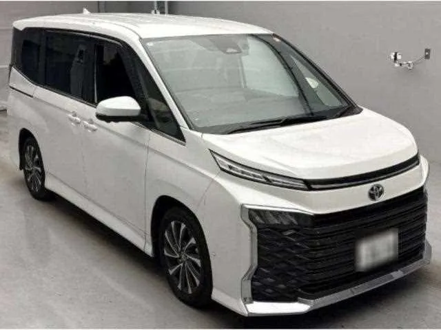 Toyota Voxy 2022 — фото 1, купить с доставкой в Москву