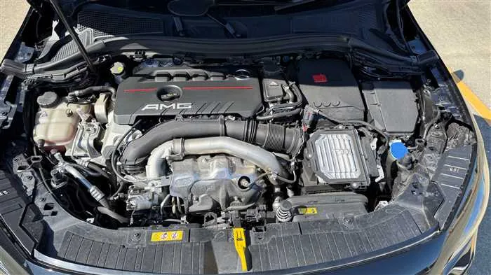 Mercedes-Benz GLA-Class GLA35 4MATIC 2024 — миниатюра 4