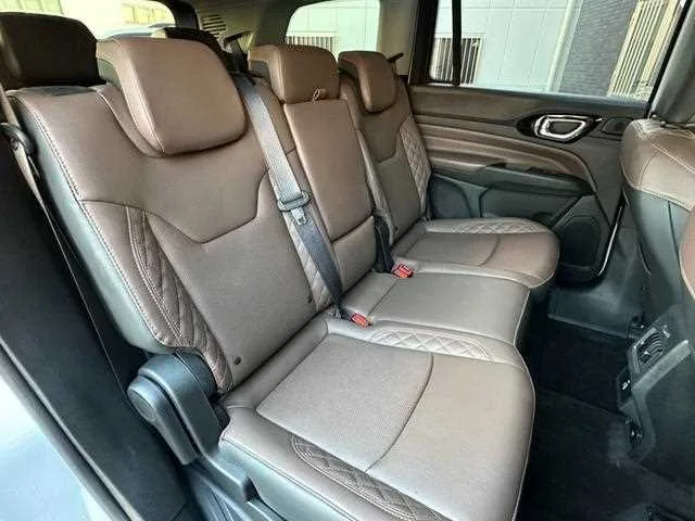 Jeep Commander 2023 — миниатюра 5