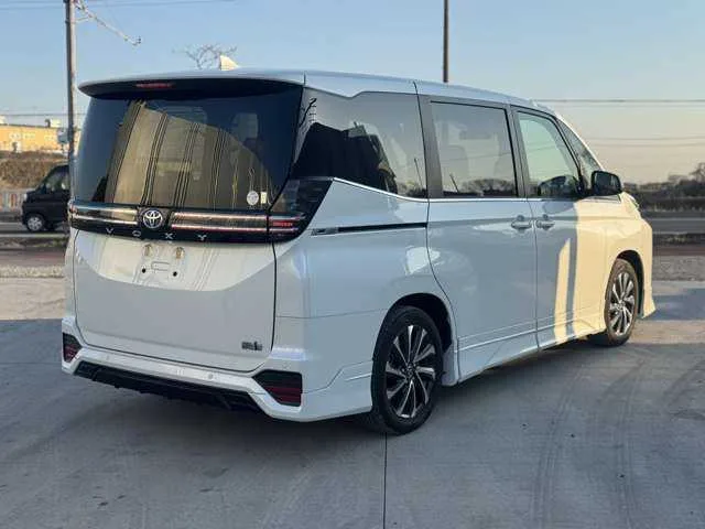 Toyota Voxy 2023 — миниатюра 5