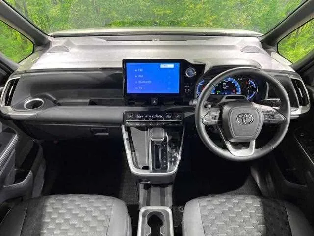 Toyota Voxy 2022 — миниатюра 2