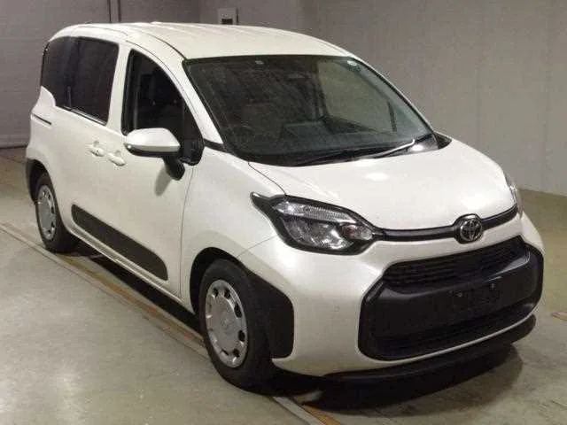 Toyota Sienta 2023 — фото 1, купить с доставкой в Москву