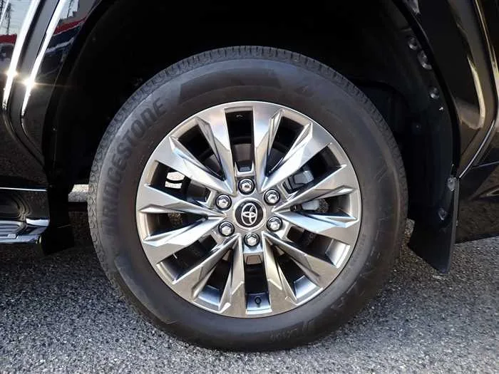 Toyota Land Cruiser ZX 2023 — миниатюра 3