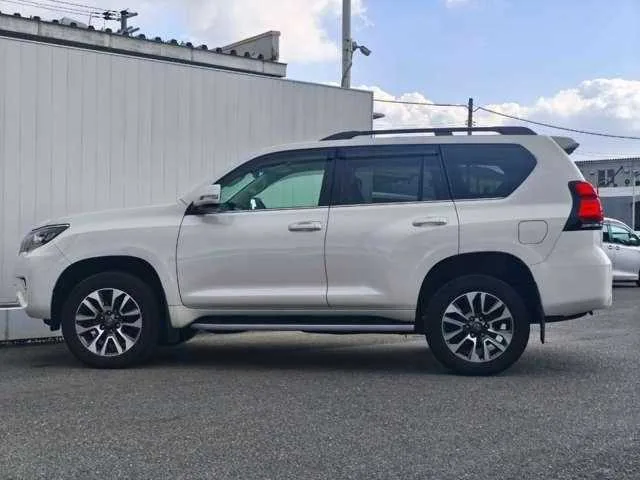 Toyota Land Cruiser Prado 2023 — миниатюра 2