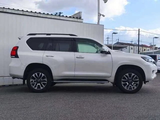 Toyota Land Cruiser Prado 2023 — миниатюра 4