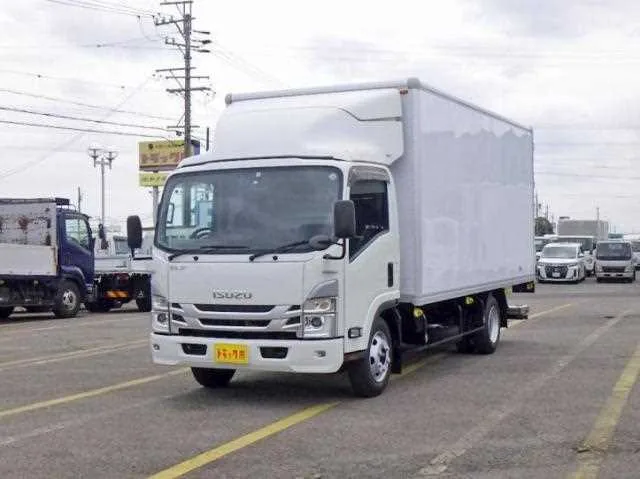 Isuzu ELF TRUCK 2022 — фото 1, купить с доставкой в Москву