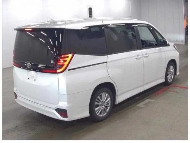 Toyota NOAH 2022 — миниатюра 2