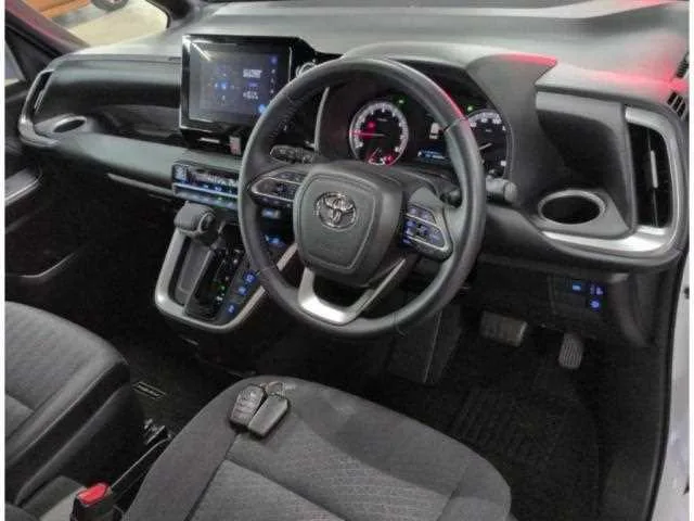 Toyota NOAH 2022 — миниатюра 3