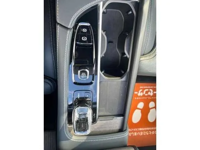 Volvo XC90 2022 — миниатюра 4
