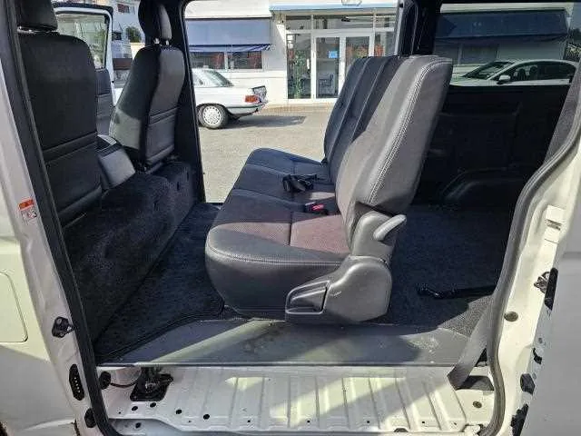 Toyota Hiace Van 2024 — миниатюра 3