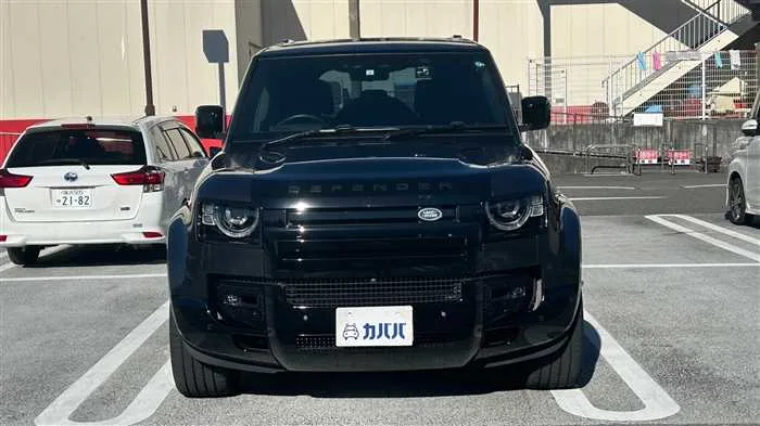 Land Rover Defender 110 X 3.0L D300 2023 — миниатюра 2