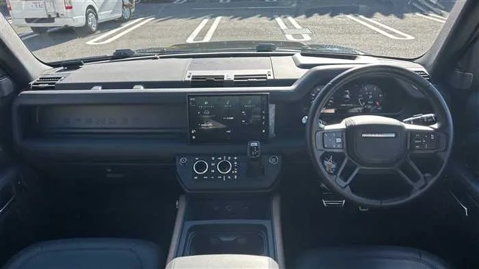 Land Rover Defender 110 X 3.0L D300 2023 — миниатюра 5