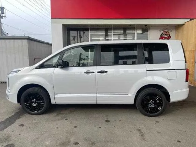 Mitsubishi Delica D:5 2025 — миниатюра 2