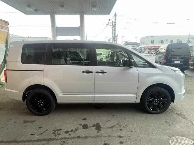 Mitsubishi Delica D:5 2025 — миниатюра 4