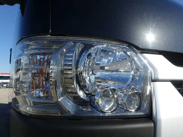 Toyota Hiace Van 2024 — миниатюра 3