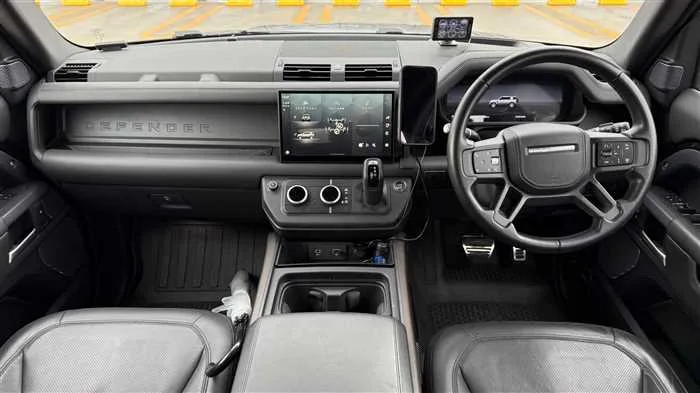 Land Rover Defender 110 X 3.0L D300 2024 — миниатюра 5
