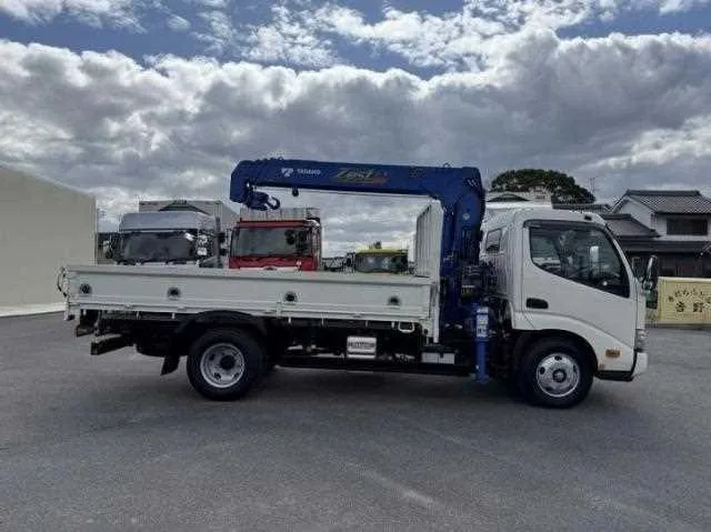 Hino Dutro 2024 — миниатюра 5