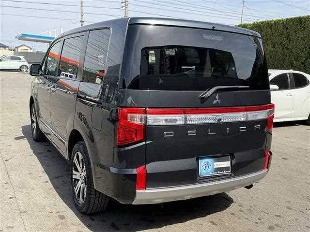 Mitsubishi Delica D:5 2024 — миниатюра 4