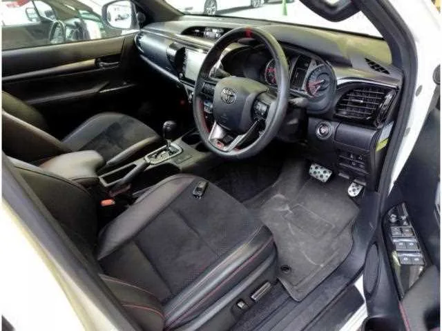 Toyota Hilux 2023 — миниатюра 3