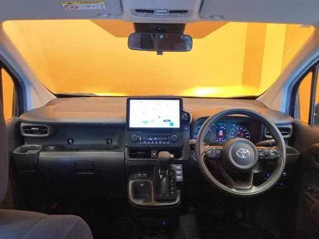 Toyota Sienta 2023 — миниатюра 2