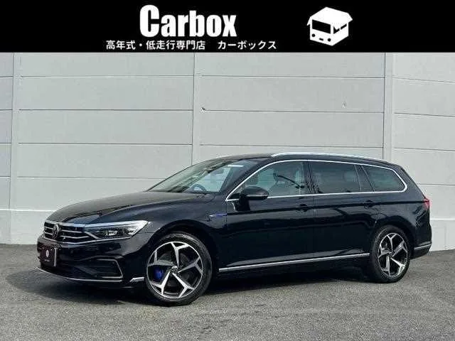 Volkswagen Passat Variant 2022 — фото 1, купить с доставкой в Москву