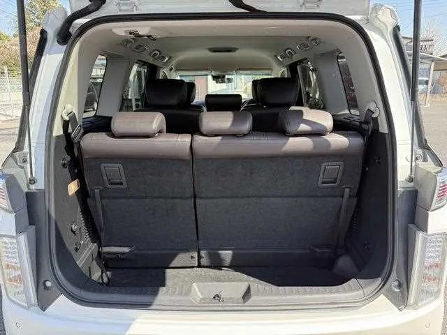 Nissan ELGRAND 2024 — миниатюра 3