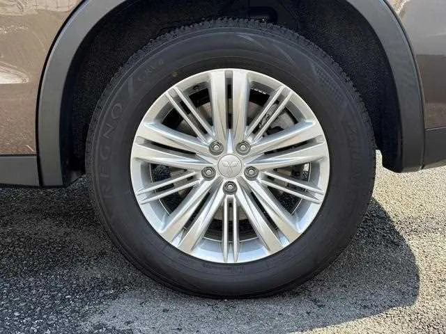 Mitsubishi Outlander 2023 — миниатюра 3