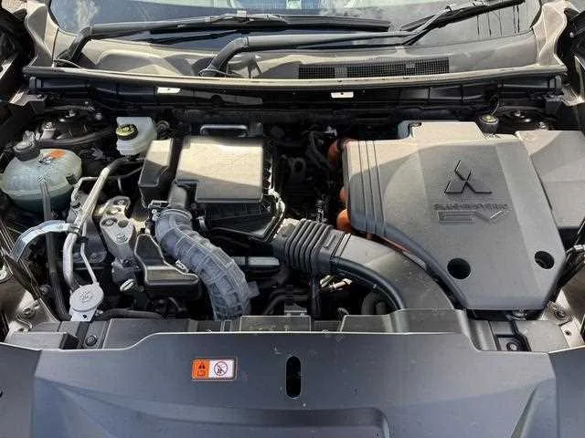 Mitsubishi Outlander 2023 — миниатюра 5