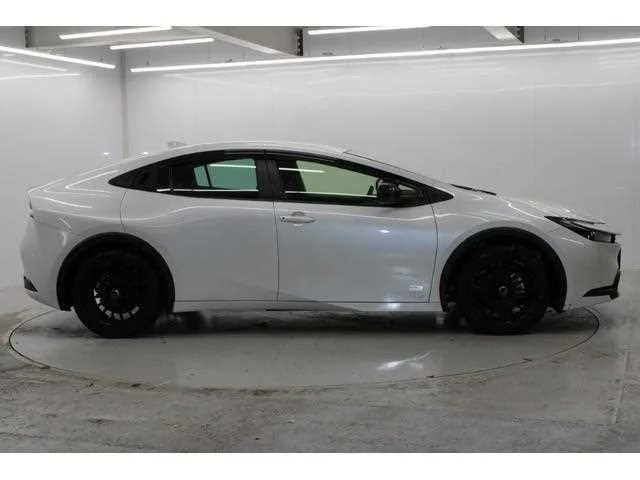 Toyota Prius 2023 — миниатюра 2